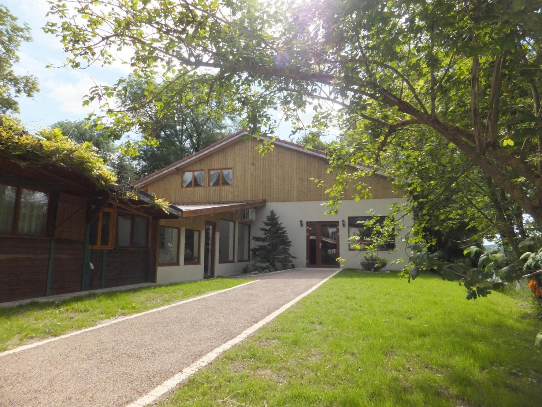 Logis Hotel Le Chantoiseau Chaumont-sur-Aire Exterior photo