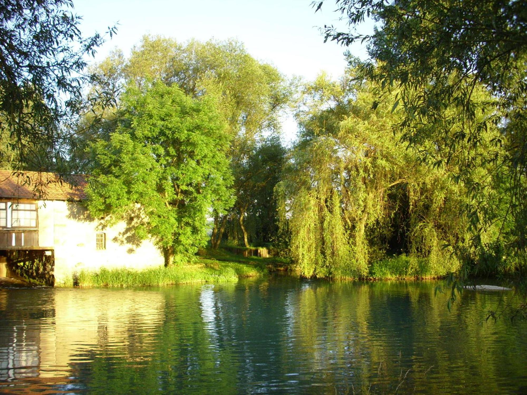 Logis Hotel Le Chantoiseau Chaumont-sur-Aire Exterior photo