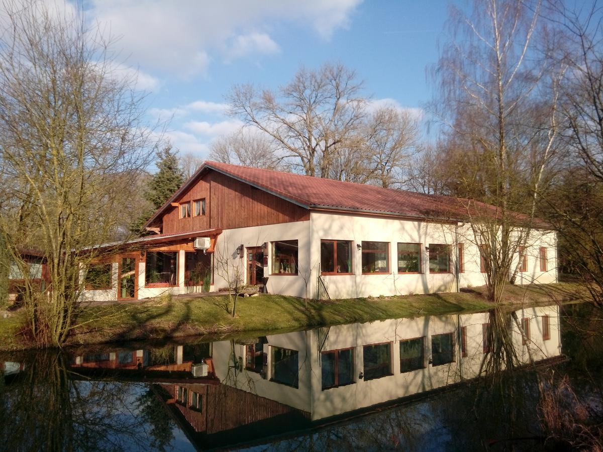 Logis Hotel Le Chantoiseau Chaumont-sur-Aire Exterior photo