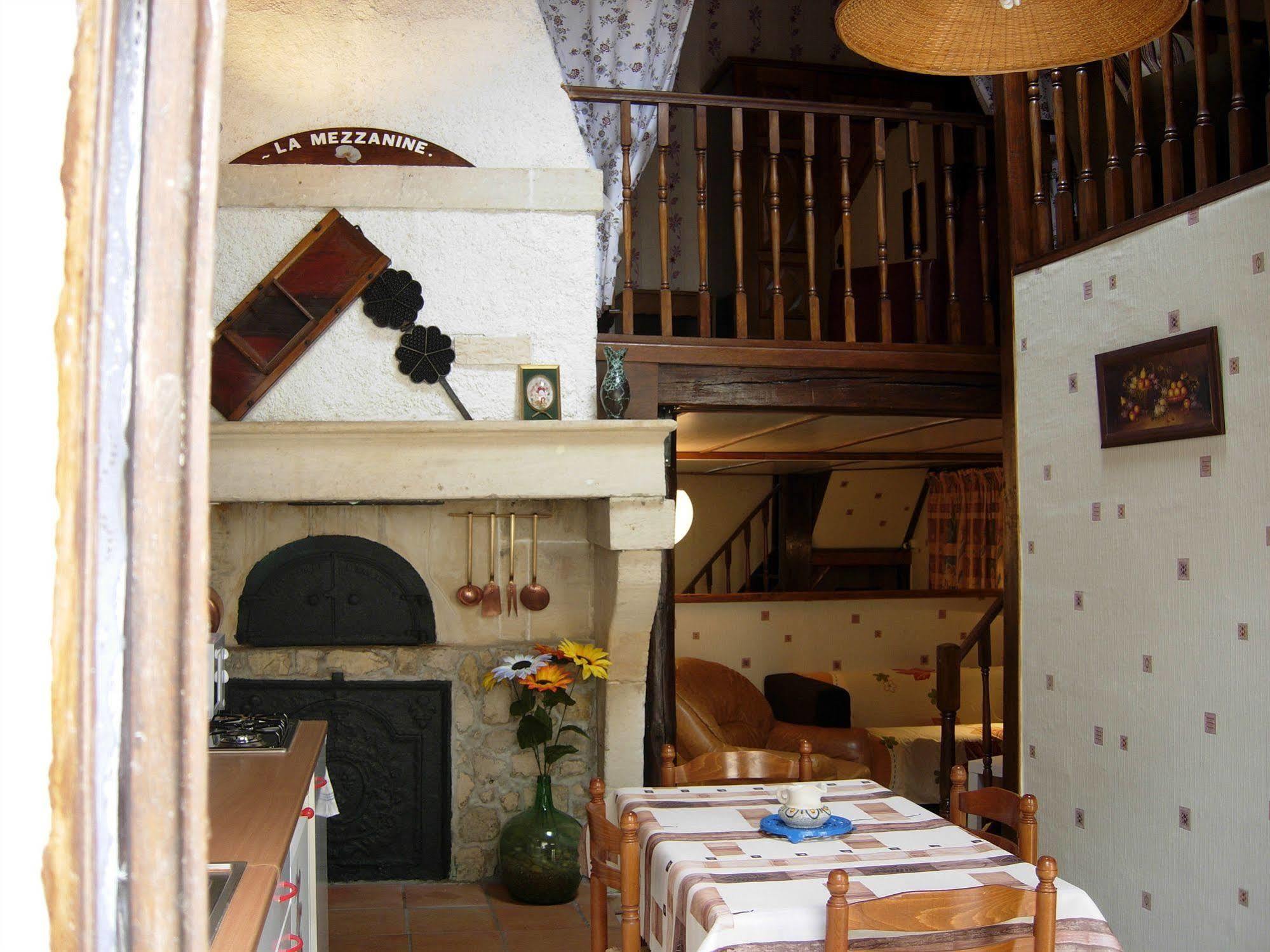 Logis Hotel Le Chantoiseau Chaumont-sur-Aire Exterior photo